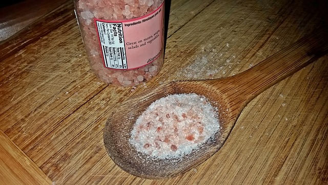 Benefits of black salt: it looks pink in color