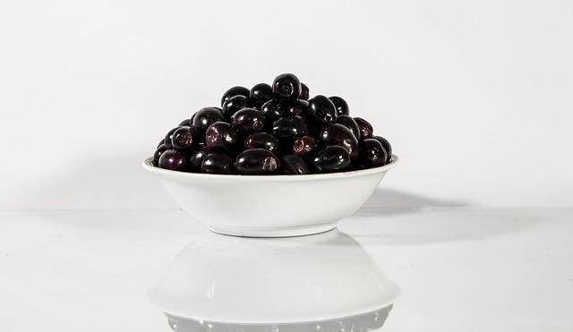 Step by step guide on Indian diet for diabetes: Jamun are very good to control blood sugar